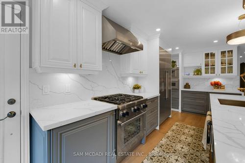 807 Indian Road, Mississauga, ON - Indoor Photo Showing Kitchen With Upgraded Kitchen