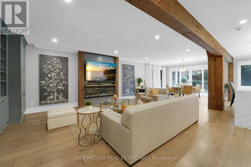 807 Indian Road, Mississauga, ON - Indoor Photo Showing Living Room