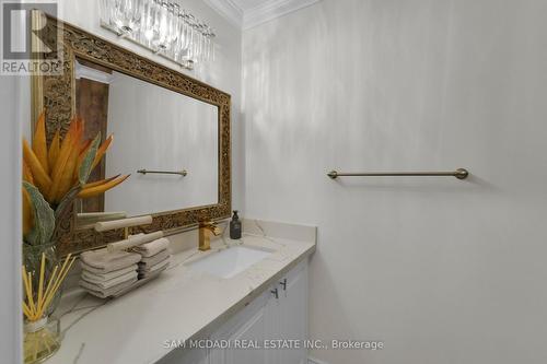 807 Indian Road, Mississauga, ON - Indoor Photo Showing Bathroom