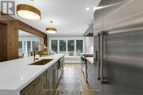 807 Indian Road, Mississauga, ON - Indoor Photo Showing Kitchen With Upgraded Kitchen
