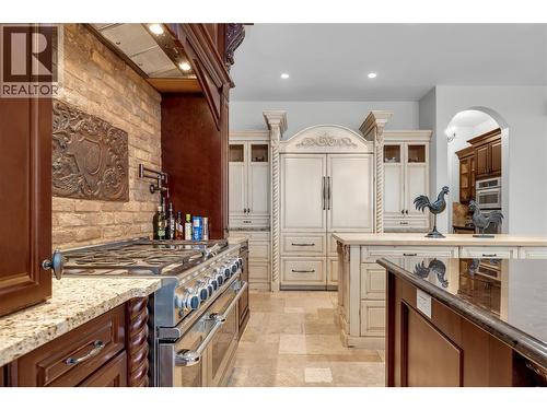 714 Kuipers Crescent, Kelowna, BC - Indoor Photo Showing Kitchen