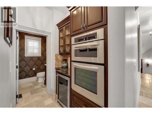 714 Kuipers Crescent, Kelowna, BC - Indoor Photo Showing Kitchen