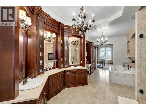 714 Kuipers Crescent, Kelowna, BC - Indoor Photo Showing Bathroom
