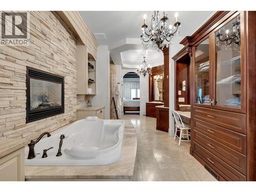 714 Kuipers Crescent, Kelowna, BC - Indoor With Fireplace