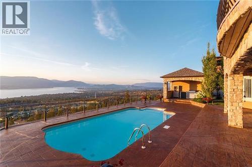 714 Kuipers Crescent, Kelowna, BC - Outdoor With In Ground Pool