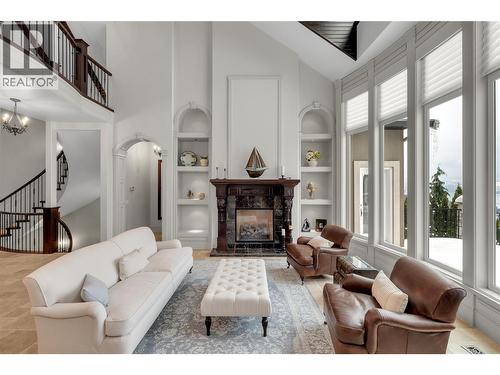 714 Kuipers Crescent, Kelowna, BC - Indoor Photo Showing Living Room With Fireplace