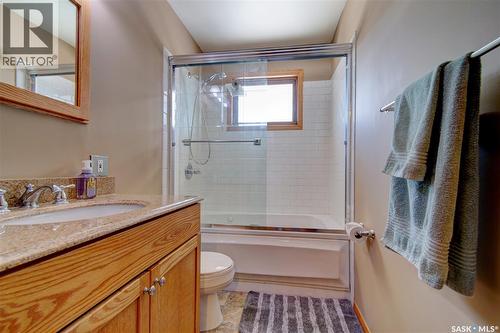 31 Crossley Bay, Regina, SK - Indoor Photo Showing Bathroom