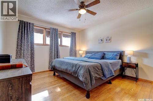 31 Crossley Bay, Regina, SK - Indoor Photo Showing Bedroom