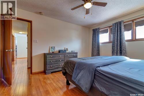 31 Crossley Bay, Regina, SK - Indoor Photo Showing Bedroom