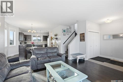 338 Rosewood Boulevard W, Saskatoon, SK - Indoor Photo Showing Living Room