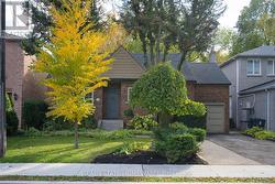 59 PARKVIEW HILL CRESCENT Toronto, ON M4B 1R1