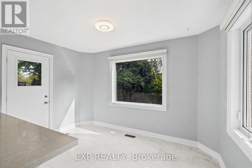 17 Gordon Rowe Crescent, Richmond Hill, ON - Indoor Photo Showing Other Room