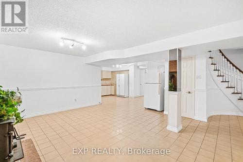 17 Gordon Rowe Crescent, Richmond Hill, ON - Indoor Photo Showing Other Room