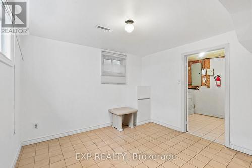 17 Gordon Rowe Crescent, Richmond Hill, ON - Indoor Photo Showing Other Room
