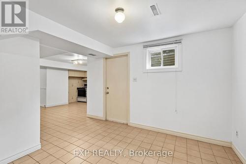 17 Gordon Rowe Crescent, Richmond Hill, ON - Indoor Photo Showing Other Room