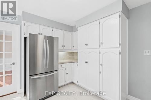 17 Gordon Rowe Crescent, Richmond Hill, ON - Indoor