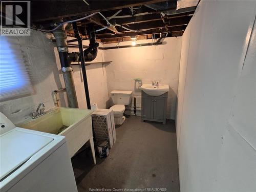 1046 Elsmere, Windsor, ON - Indoor Photo Showing Laundry Room