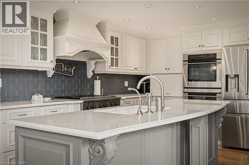 74 Oak Knoll Drive, Hamilton, ON - Indoor Photo Showing Kitchen With Upgraded Kitchen