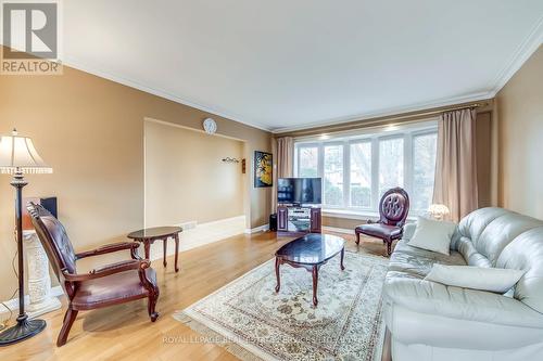 1607 Ewald Road, Mississauga, ON - Indoor Photo Showing Living Room