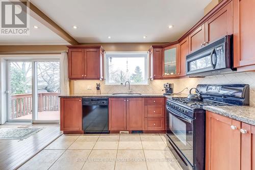 1607 Ewald Road, Mississauga, ON - Indoor Photo Showing Kitchen