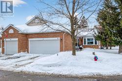 18 PINE NEEDLES COURT Ottawa, ON K2S 1G5