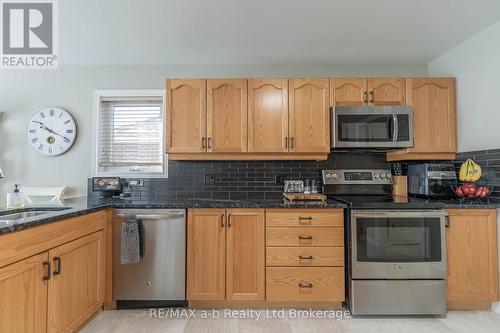 Kitchen - 90 Weston Drive, Tillsonburg, ON - Indoor Photo Showing Kitchen