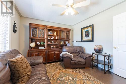 90 Weston Drive, Tillsonburg, ON - Indoor Photo Showing Living Room