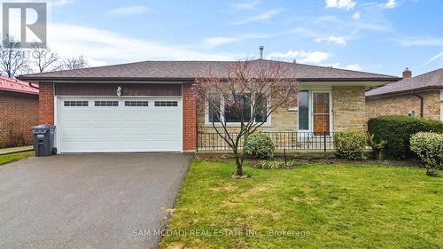 556 PAISLEY BOULEVARD W  Mississauga, ON L5B 2M4