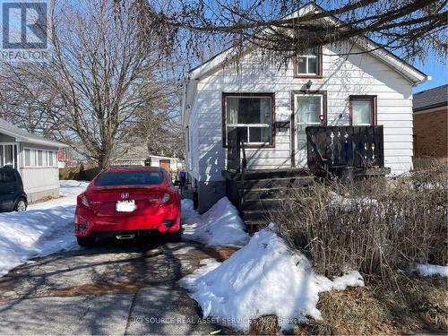 547 MONTRAVE AVENUE  Oshawa, ON L1J 4S8