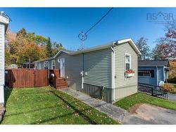 303 Ioney Hill  Beaver Bank, NS B4E 1M6