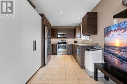apartment kitchen above garage - 