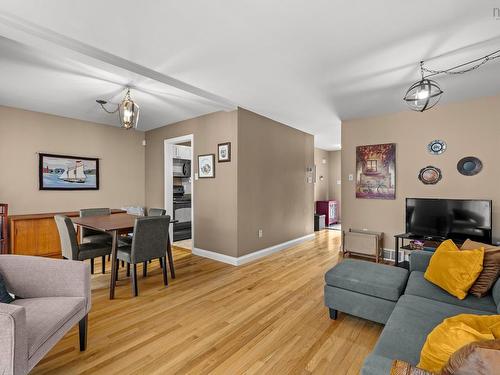 32 Garden Court Terrace, Dartmouth, NS - Indoor Photo Showing Living Room