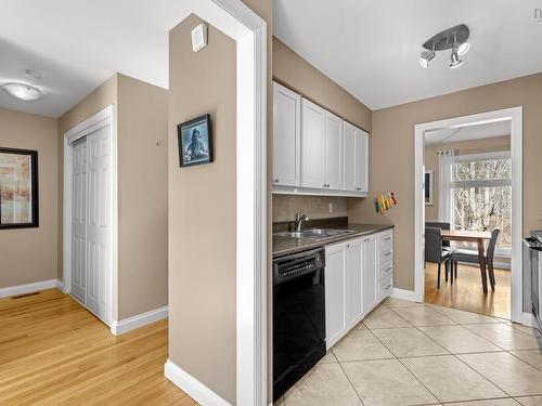 32 Garden Court Terrace, Dartmouth, NS - Indoor Photo Showing Kitchen With Double Sink