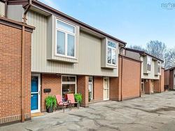 32 Garden Court Terrace  Dartmouth, NS B3A 3S6