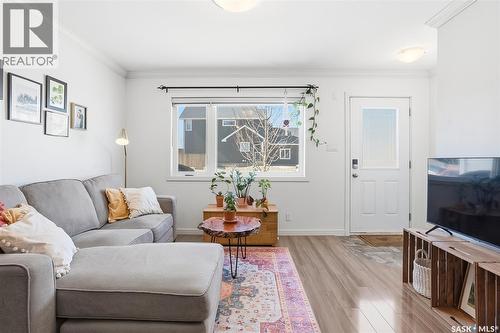 343 620 Cornish Road, Saskatoon, SK - Indoor Photo Showing Living Room