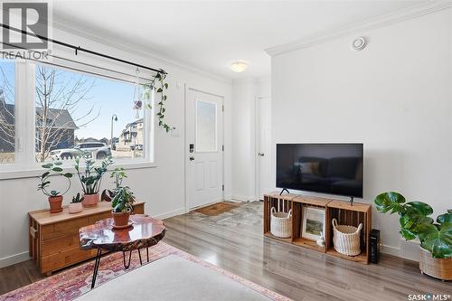 343 620 Cornish Road, Saskatoon, SK - Indoor Photo Showing Living Room