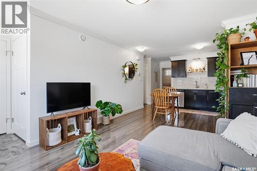 343 620 Cornish Road, Saskatoon, SK - Indoor Photo Showing Living Room
