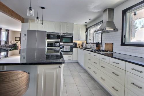 Kitchen - 72 8E Avenue E., Amos, QC - Indoor Photo Showing Kitchen With Upgraded Kitchen