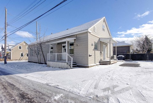 16 Rue St-Georges  Chambly, QC J3L 3J6
