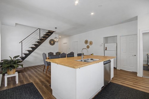 Cuisine - 16 Rue St-Georges, Chambly, QC - Indoor Photo Showing Kitchen With Double Sink