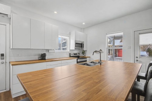 Cuisine - 16 Rue St-Georges, Chambly, QC - Indoor Photo Showing Kitchen With Double Sink