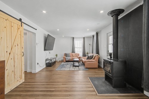 Salon - 16 Rue St-Georges, Chambly, QC - Indoor