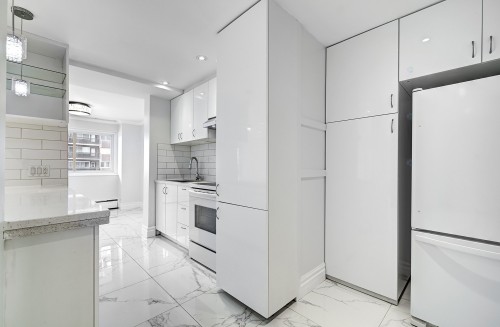 Cuisine - 509-5720 Boul. Cavendish, Côte-Saint-Luc, QC - Indoor Photo Showing Kitchen