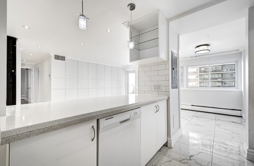 Cuisine - 509-5720 Boul. Cavendish, Côte-Saint-Luc, QC - Indoor Photo Showing Kitchen