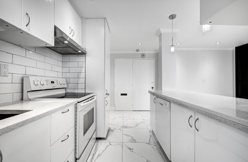 Cuisine - 509-5720 Boul. Cavendish, Côte-Saint-Luc, QC - Indoor Photo Showing Kitchen