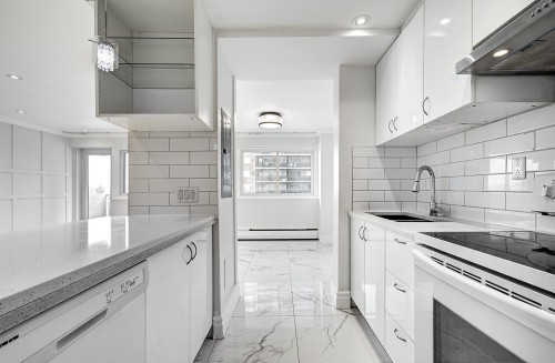 Cuisine - 509-5720 Boul. Cavendish, Côte-Saint-Luc, QC - Indoor Photo Showing Kitchen With Double Sink