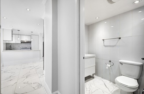 Vue d'ensemble - 509-5720 Boul. Cavendish, Côte-Saint-Luc, QC - Indoor Photo Showing Bathroom