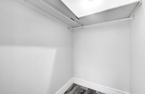 Penderie (Walk-in) - 509-5720 Boul. Cavendish, Côte-Saint-Luc, QC - Indoor