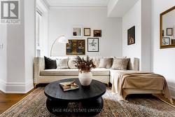 221 CRAWFORD STREET Toronto, ON M6J 2V5