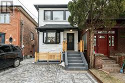287 HIGH PARK AVENUE Toronto, ON M6P 2S8
